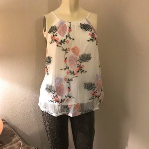 Really cute top w tassels In the back